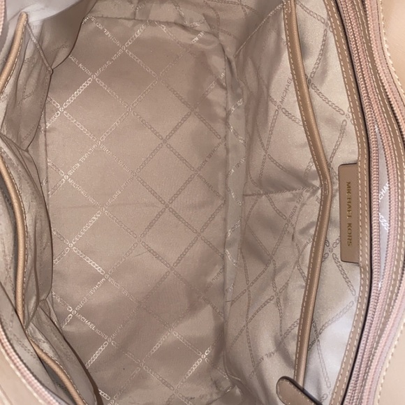 Michael Kors purse - Picture 3 of 5